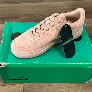 Diadora Women's Soft Pink Sneakers